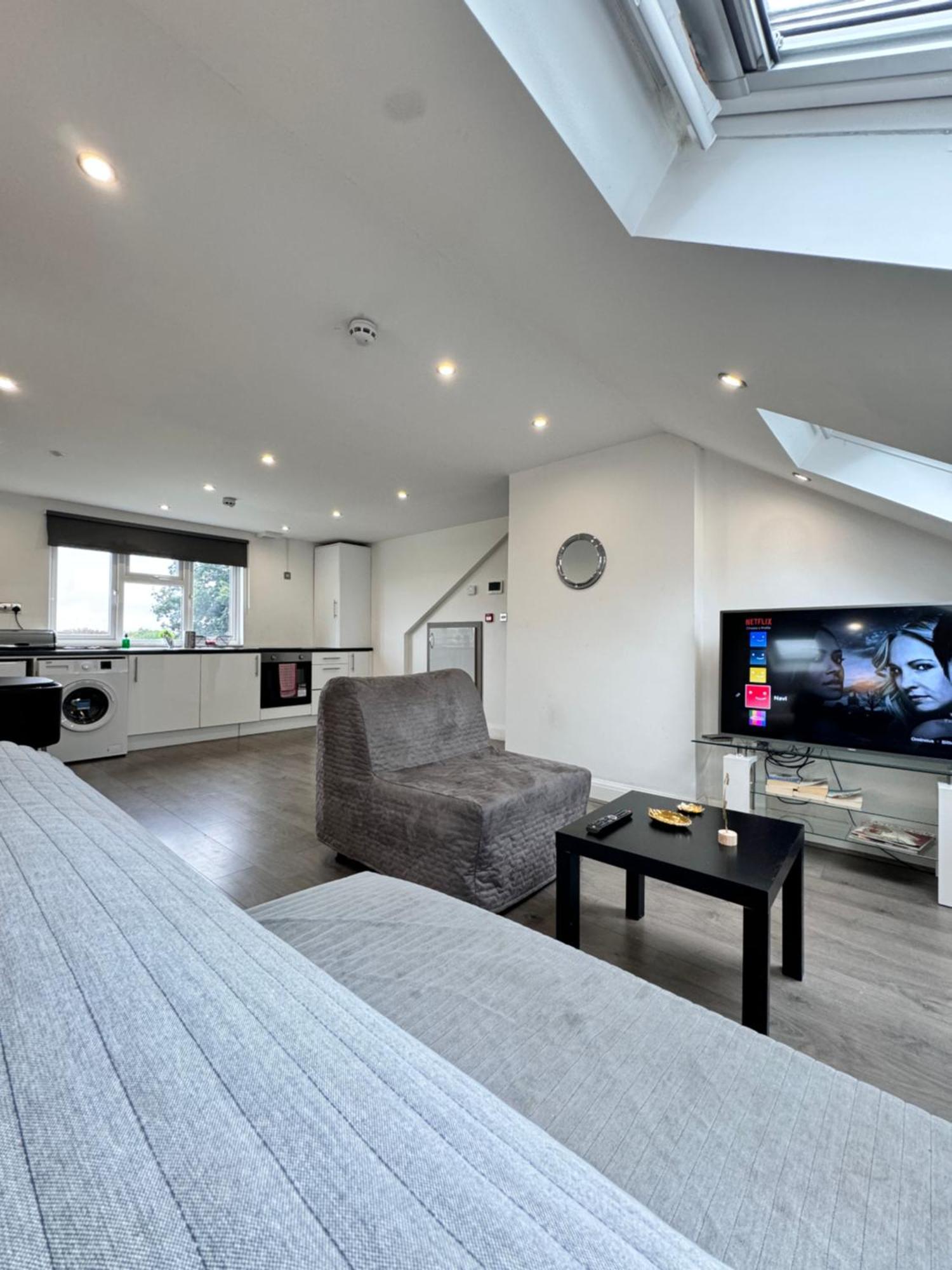 Hatton Apartments Heathrow Airport- Free Parking-Free Underground To And From Heathrow Airport Hatton Cross See Picture-See London Fast Hatton Cross To Central London 30Min Exteriér fotografie
