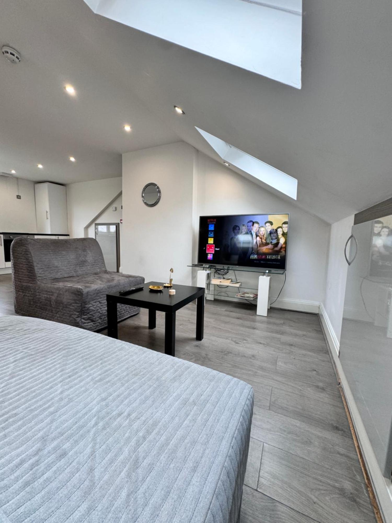 Hatton Apartments Heathrow Airport- Free Parking-Free Underground To And From Heathrow Airport Hatton Cross See Picture-See London Fast Hatton Cross To Central London 30Min Exteriér fotografie