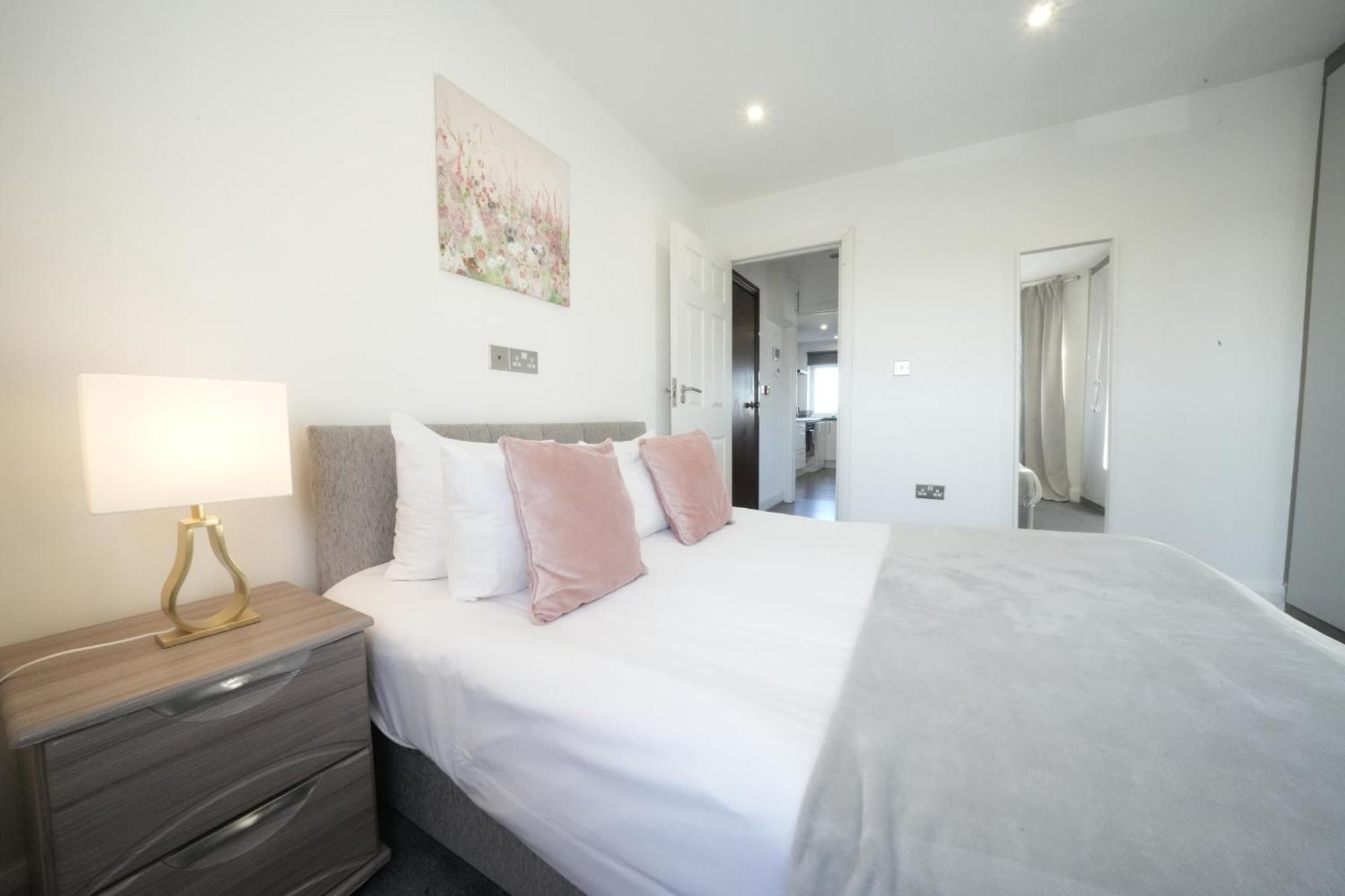 Hatton Apartments Heathrow Airport- Free Parking-Free Underground To And From Heathrow Airport Hatton Cross See Picture-See London Fast Hatton Cross To Central London 30Min Exteriér fotografie