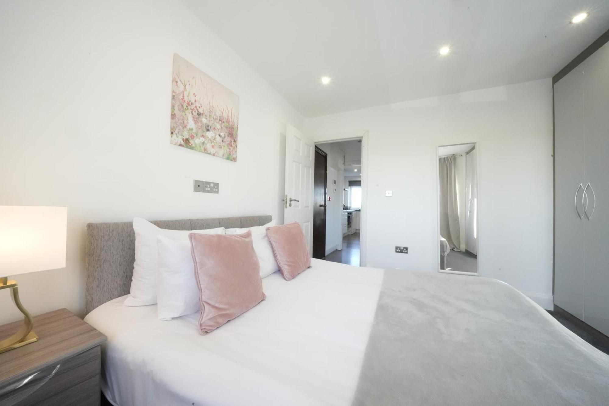 Hatton Apartments Heathrow Airport- Free Parking-Free Underground To And From Heathrow Airport Hatton Cross See Picture-See London Fast Hatton Cross To Central London 30Min Exteriér fotografie