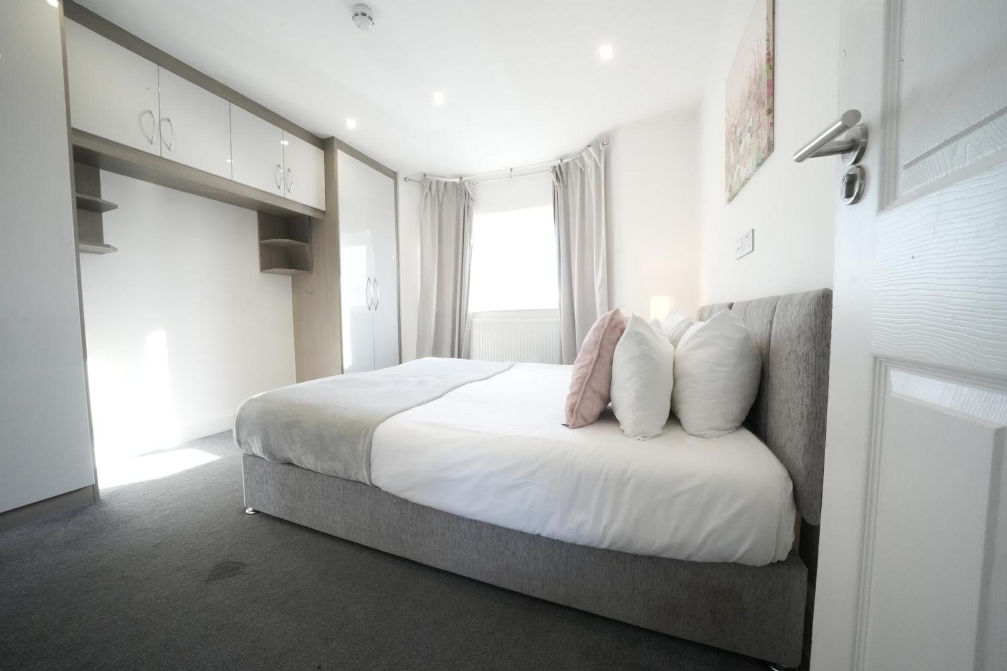Hatton Apartments Heathrow Airport- Free Parking-Free Underground To And From Heathrow Airport Hatton Cross See Picture-See London Fast Hatton Cross To Central London 30Min Exteriér fotografie