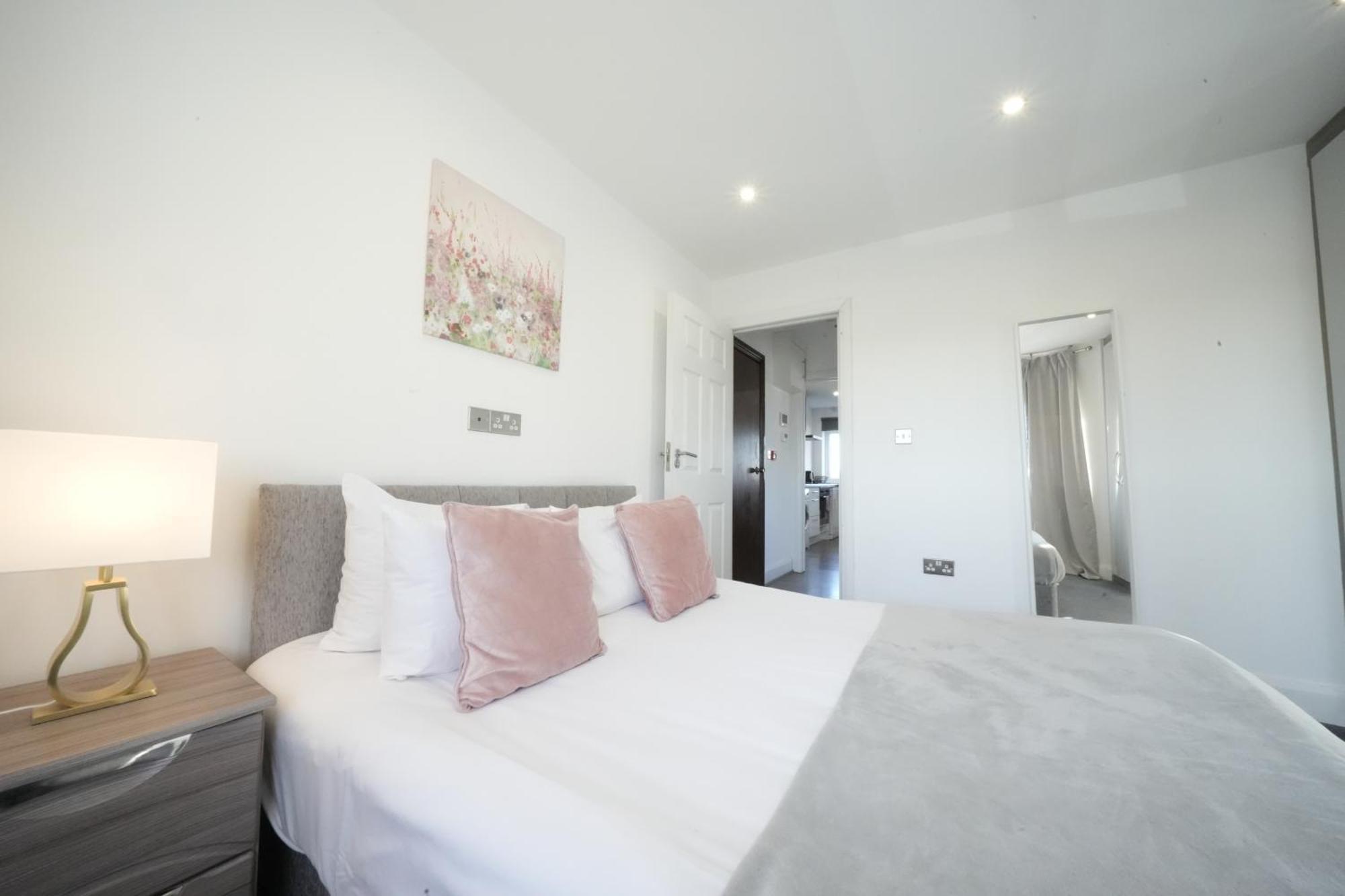 Hatton Apartments Heathrow Airport- Free Parking-Free Underground To And From Heathrow Airport Hatton Cross See Picture-See London Fast Hatton Cross To Central London 30Min Exteriér fotografie