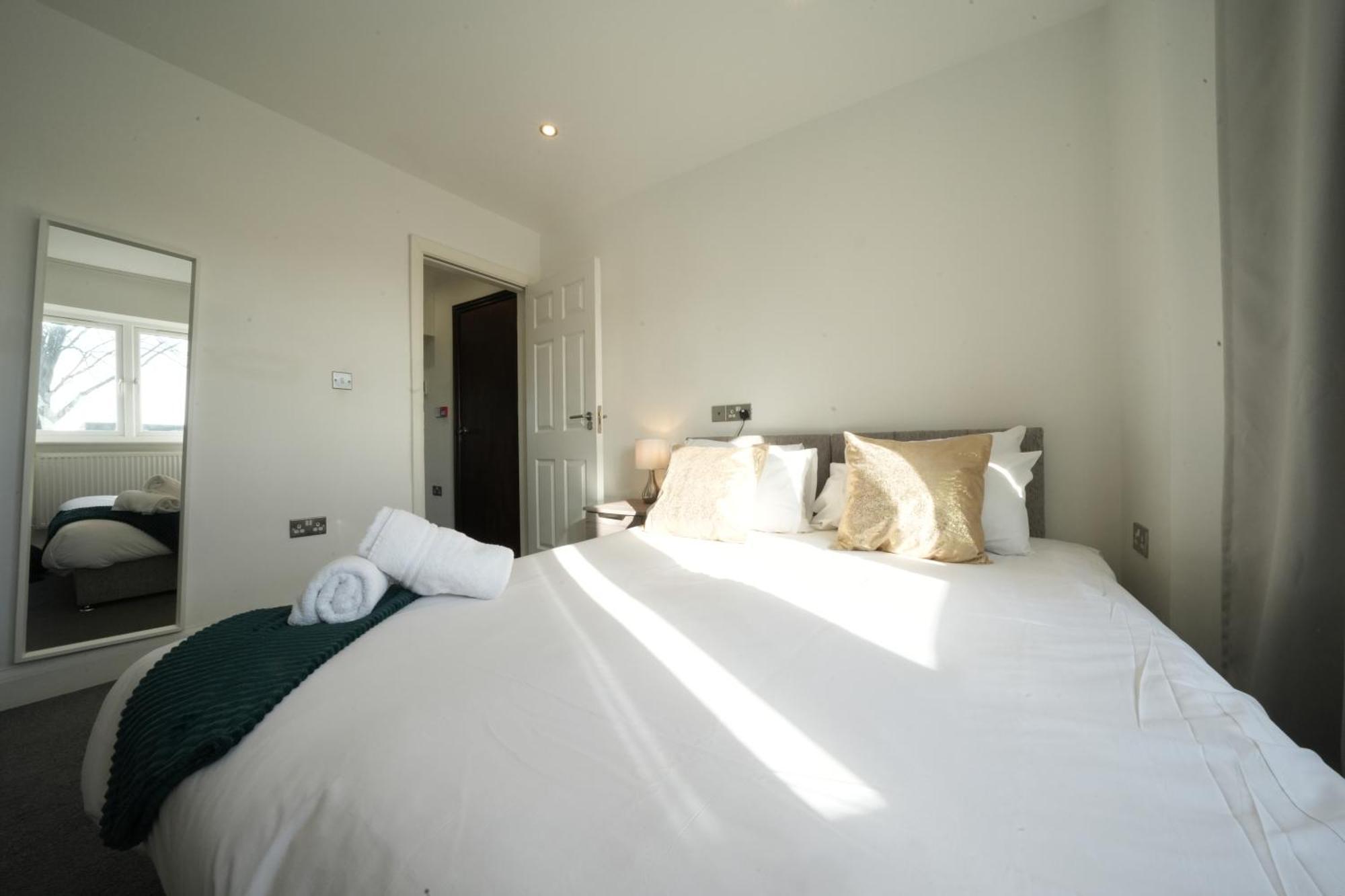 Hatton Apartments Heathrow Airport- Free Parking-Free Underground To And From Heathrow Airport Hatton Cross See Picture-See London Fast Hatton Cross To Central London 30Min Exteriér fotografie