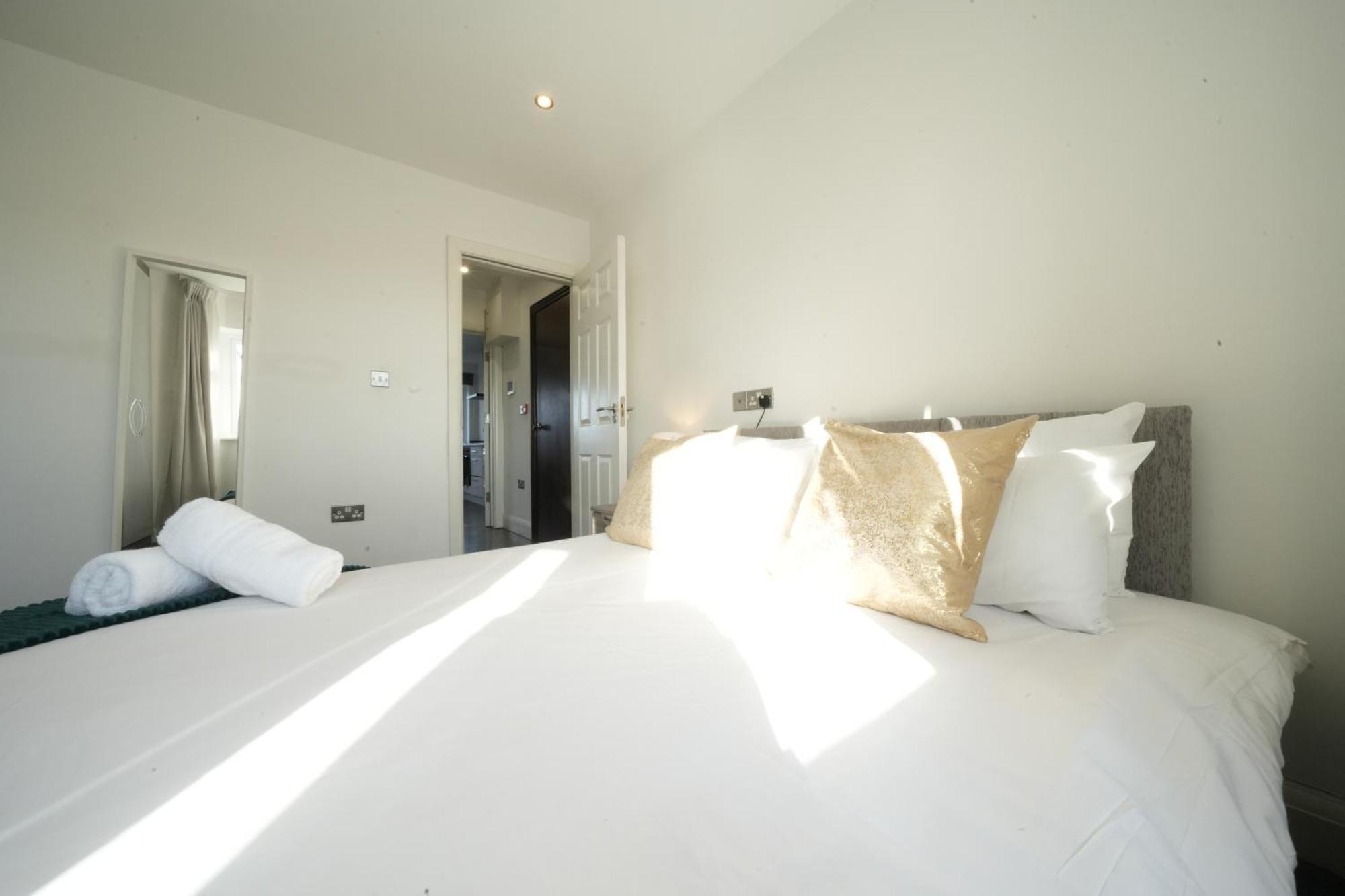 Hatton Apartments Heathrow Airport- Free Parking-Free Underground To And From Heathrow Airport Hatton Cross See Picture-See London Fast Hatton Cross To Central London 30Min Exteriér fotografie