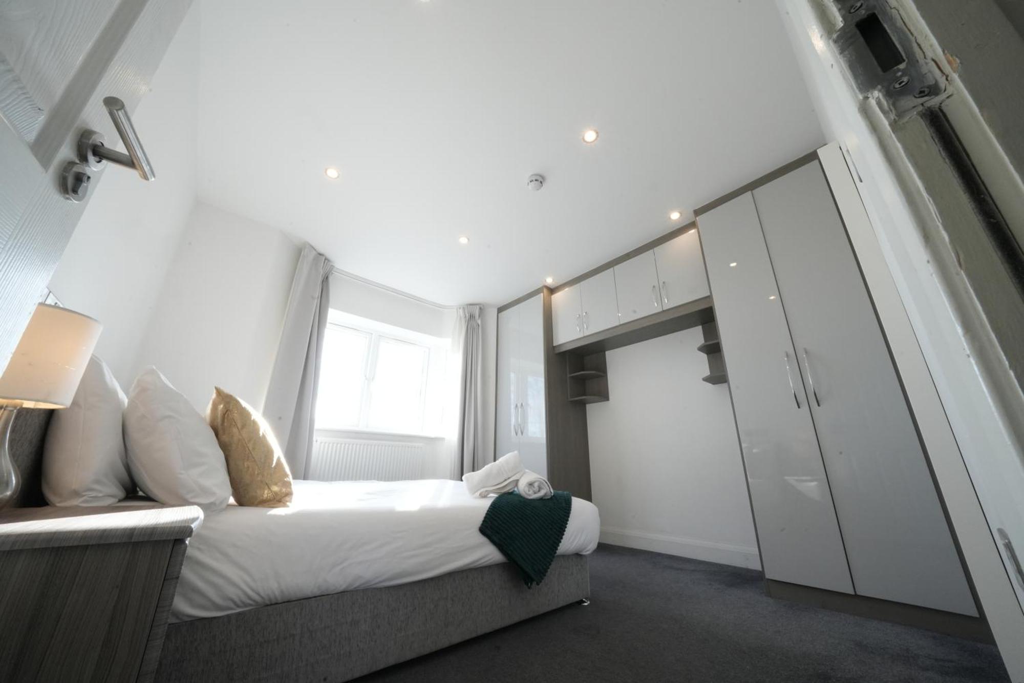 Hatton Apartments Heathrow Airport- Free Parking-Free Underground To And From Heathrow Airport Hatton Cross See Picture-See London Fast Hatton Cross To Central London 30Min Exteriér fotografie