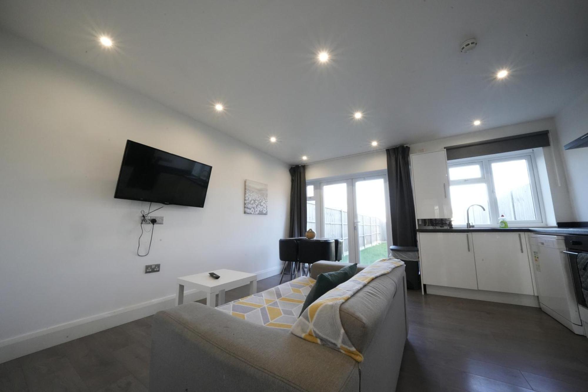 Hatton Apartments Heathrow Airport- Free Parking-Free Underground To And From Heathrow Airport Hatton Cross See Picture-See London Fast Hatton Cross To Central London 30Min Exteriér fotografie