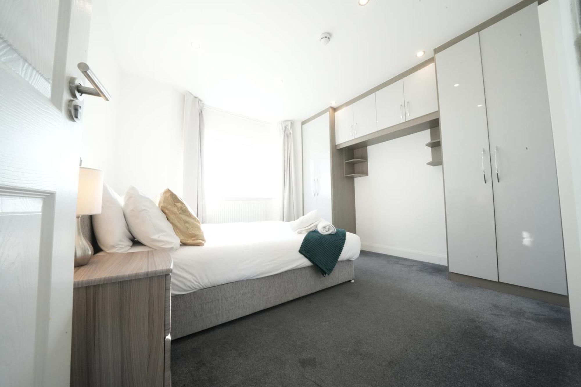 Hatton Apartments Heathrow Airport- Free Parking-Free Underground To And From Heathrow Airport Hatton Cross See Picture-See London Fast Hatton Cross To Central London 30Min Exteriér fotografie