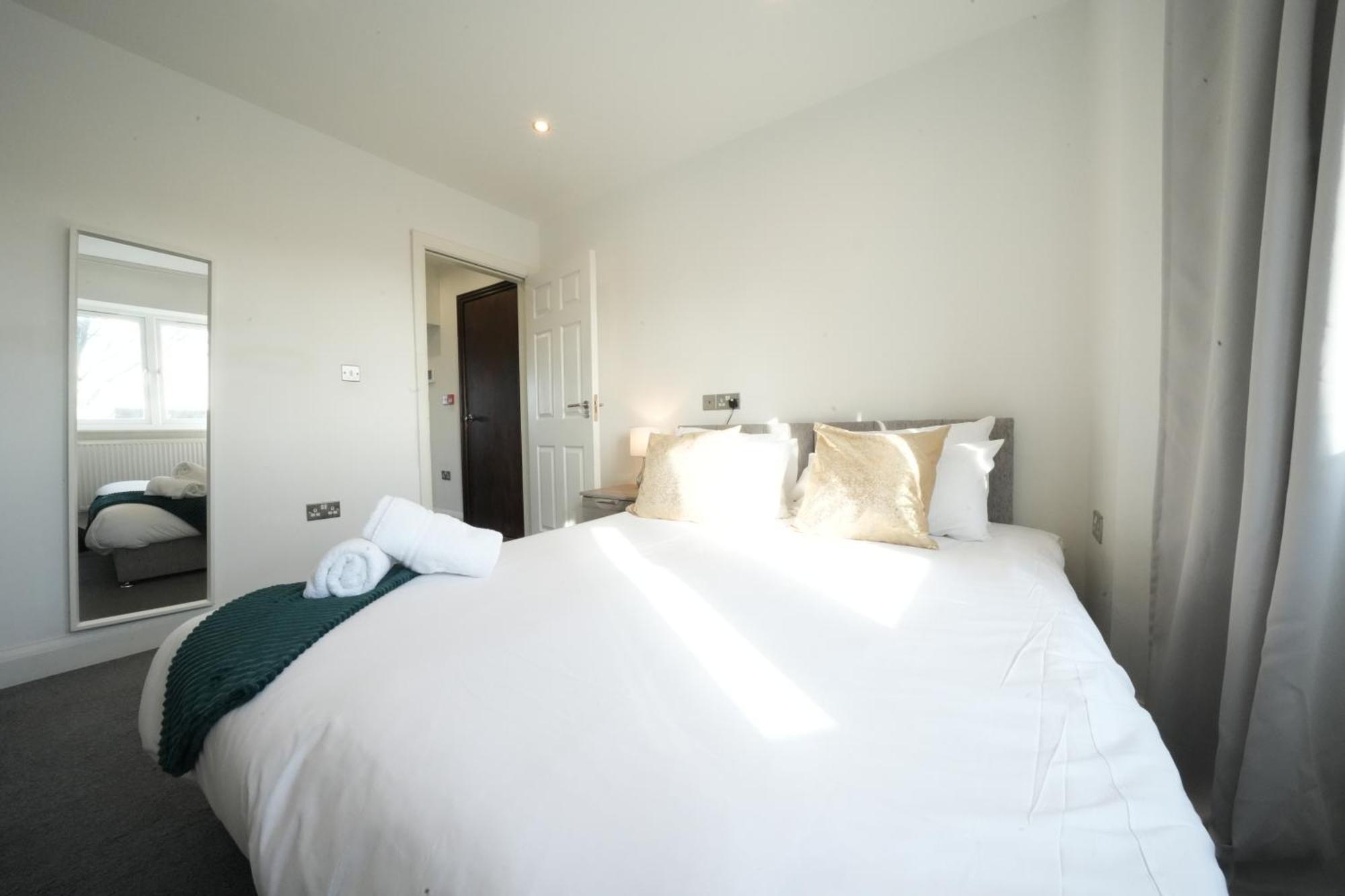 Hatton Apartments Heathrow Airport- Free Parking-Free Underground To And From Heathrow Airport Hatton Cross See Picture-See London Fast Hatton Cross To Central London 30Min Exteriér fotografie
