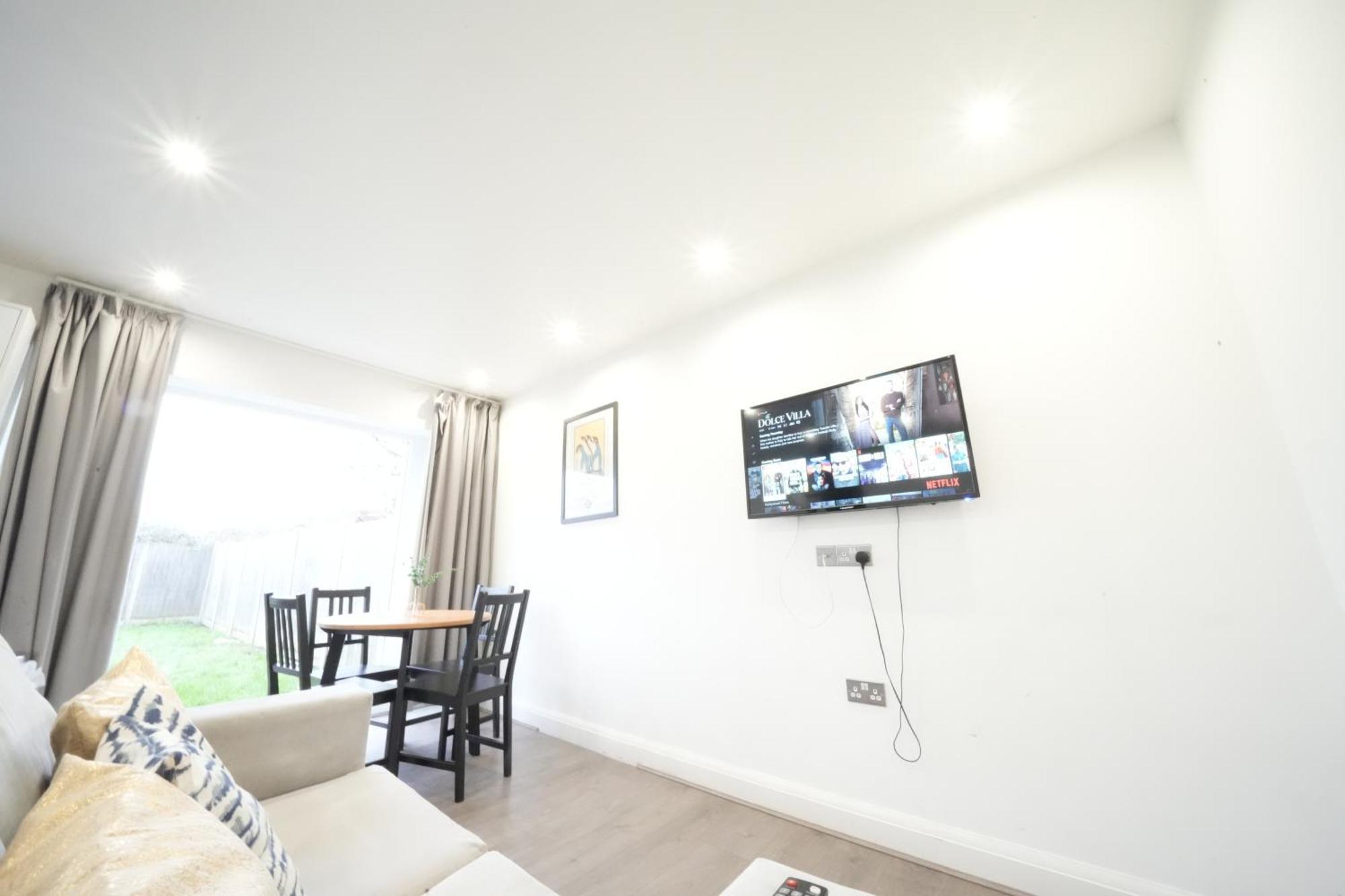 Hatton Apartments Heathrow Airport- Free Parking-Free Underground To And From Heathrow Airport Hatton Cross See Picture-See London Fast Hatton Cross To Central London 30Min Exteriér fotografie