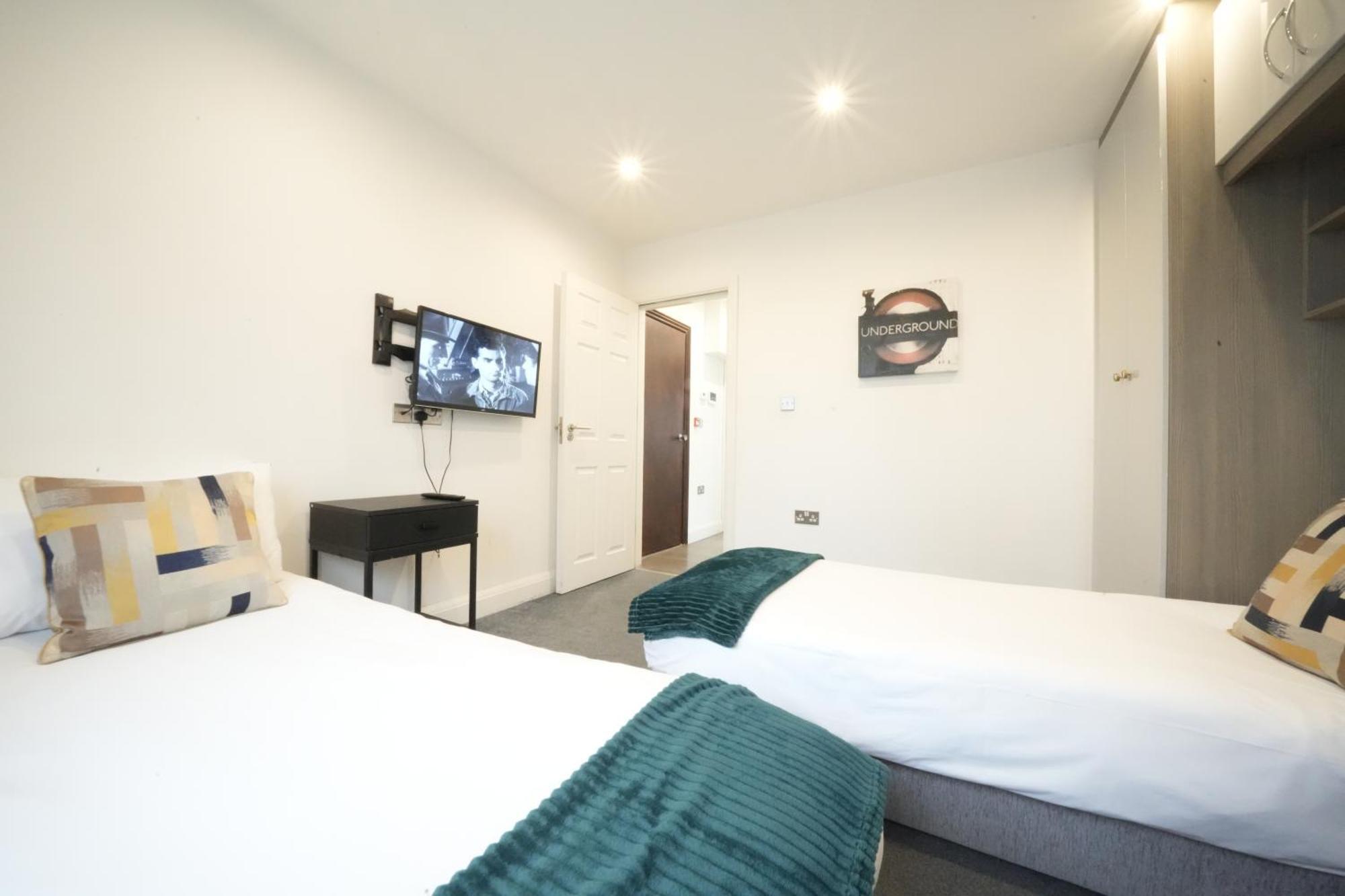 Hatton Apartments Heathrow Airport- Free Parking-Free Underground To And From Heathrow Airport Hatton Cross See Picture-See London Fast Hatton Cross To Central London 30Min Exteriér fotografie